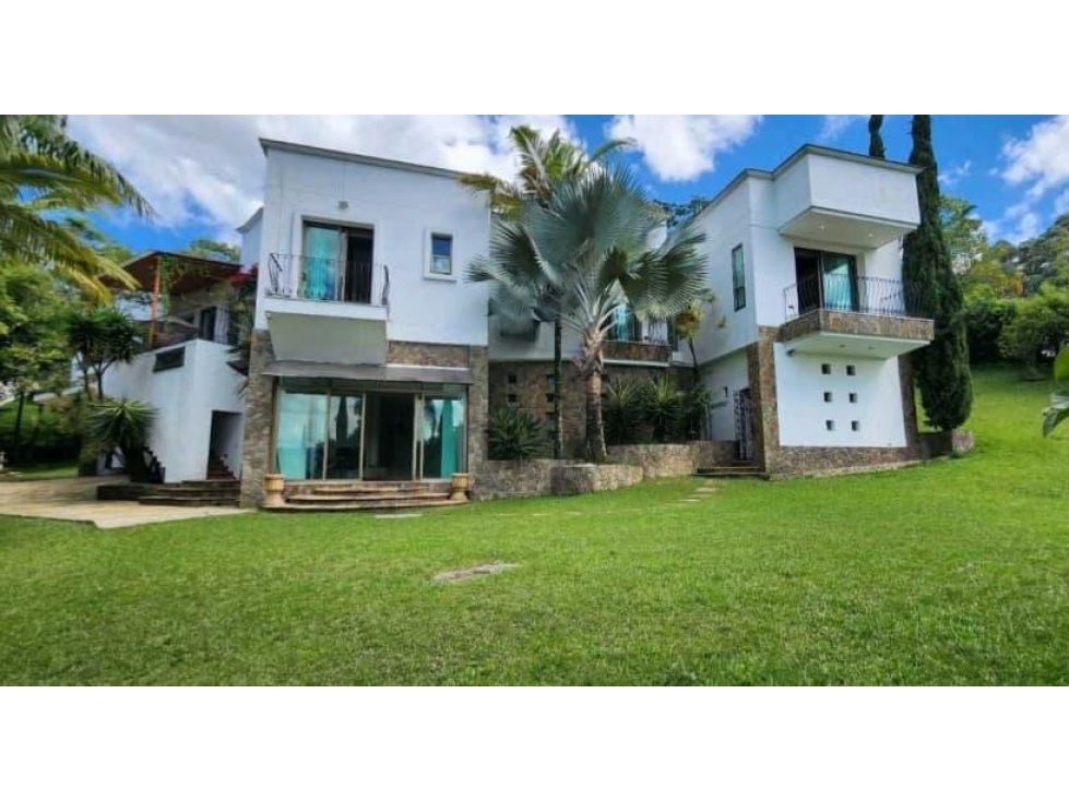 ESPECTACULAR CASA EN VENTA LAS PALMAS MEDELLIN