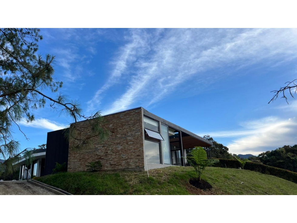 ENCANTADORA CASA CAMPESTRE UNIDAD CERRADA - VÍA LA CEJA RIONEGRO... — foto 2