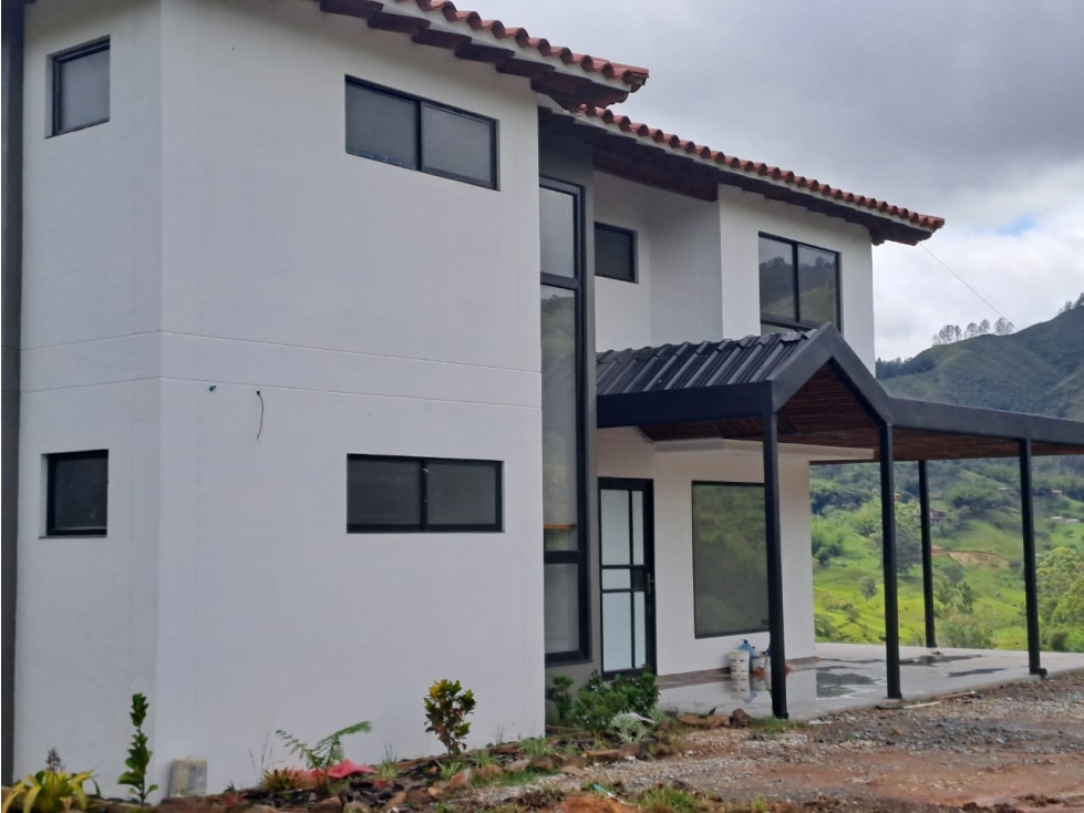 HERMOSA CASA FINCA EN VENTA EN MARINILLA