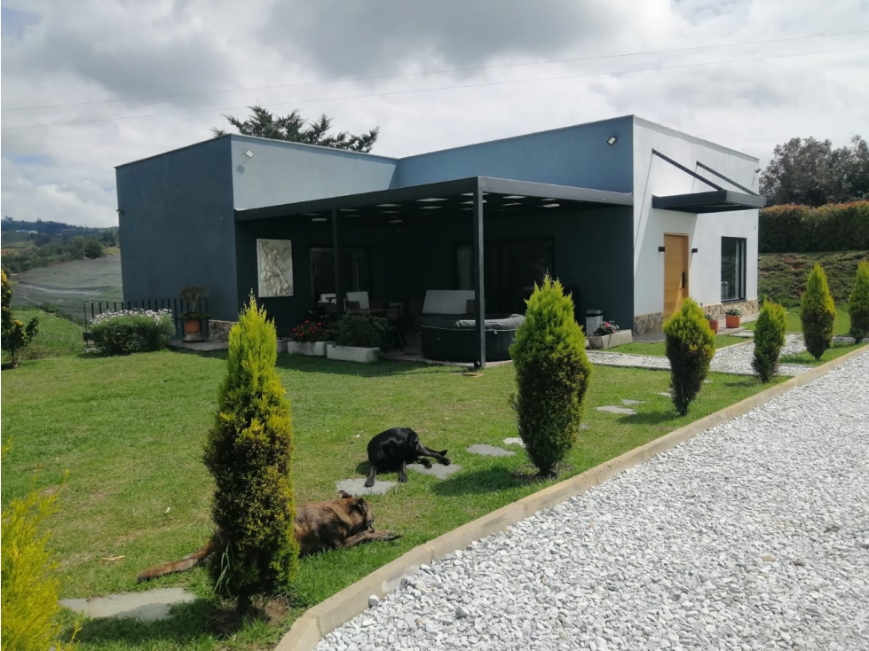 ENCANTADORA FINCA EN VENTA CERCA A LA AUTOPISTA