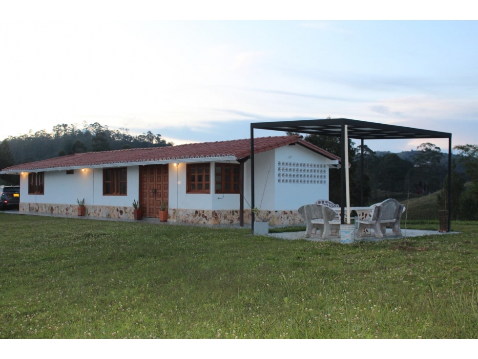 ENCANTADORA FINCA EN VENTA DENTRO DE PARCELACIÓN SAN VICENTE