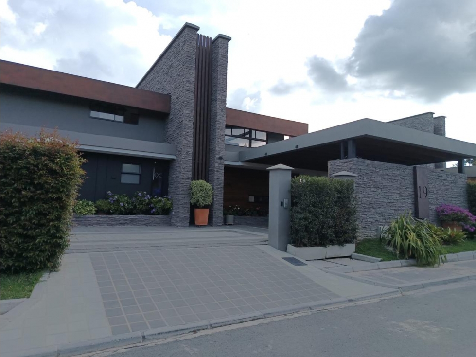 ENCANTADORA CASA CAMPESTRE EN VENTA LLANOGRANDE