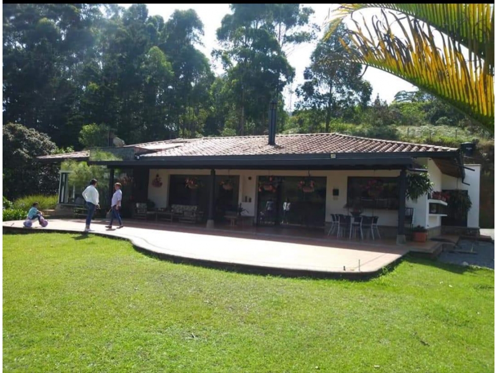 ENCANTADORA FINCA EN VENTA LLANOGRANDE