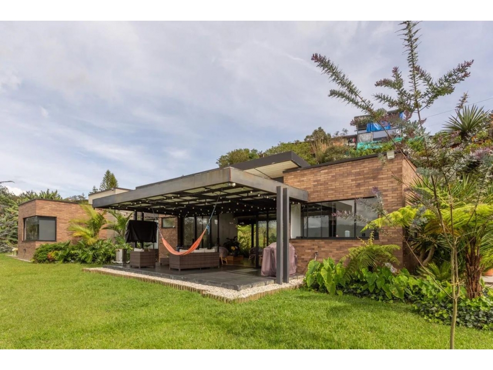 ENCANTADORA FINCA EN VENTA CERCA AL AEROPUERTO