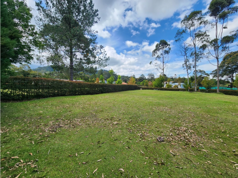 OPORTUNIDAD... VENDO LOTE EN PARCELACIÓN EN LA VIA CEJA ~ RIONEGRO ANT