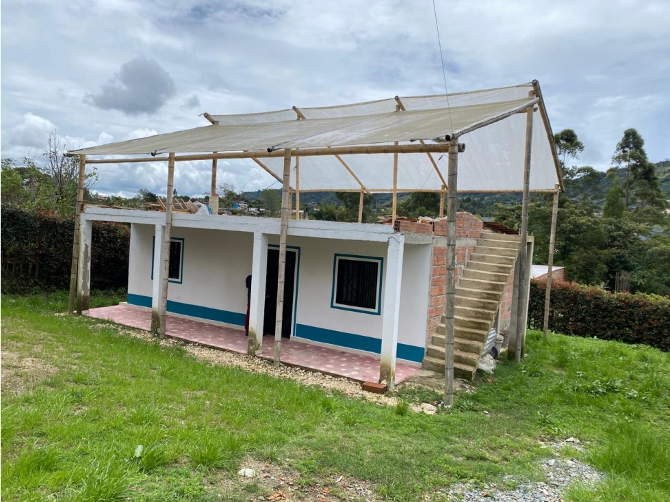 LINDA CASA FINCA TRADICIONAL EN VENTA EL CARMEN DE VIBORAL