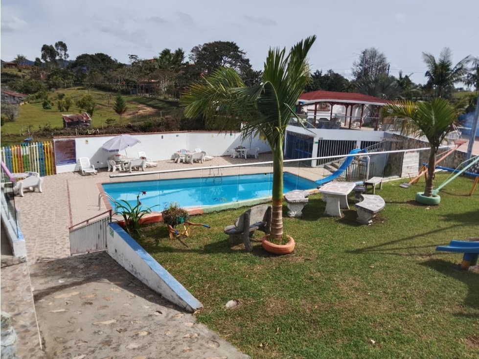 ENCANTADORA FINCA EN VENTA CERCA A LA AUTOPISTA — foto 2