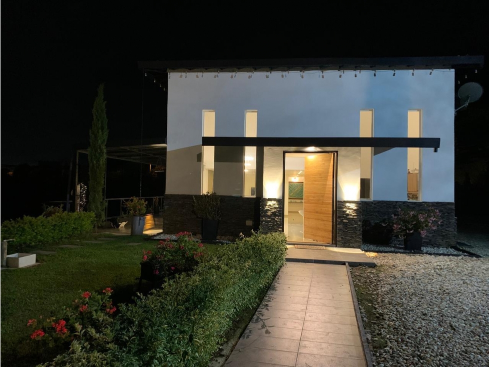 LINDA FINCA EN VENTA CERCA AL AEROPUERTO — foto 2
