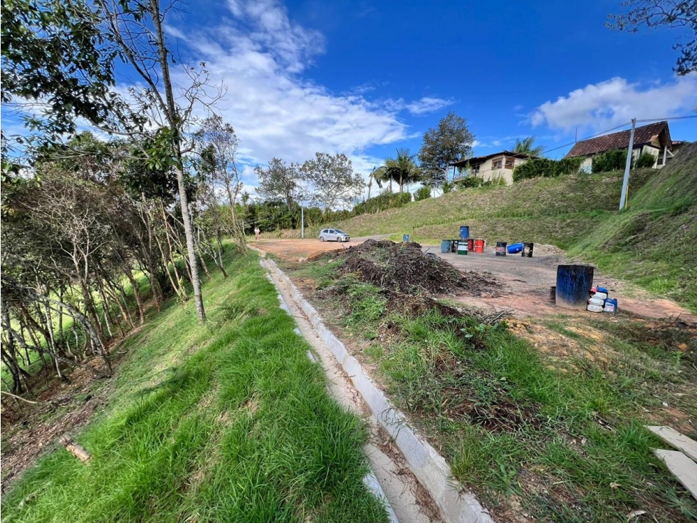 LINDOS LOTES EN VENTA CON EXCELENTE UBICACIÓN