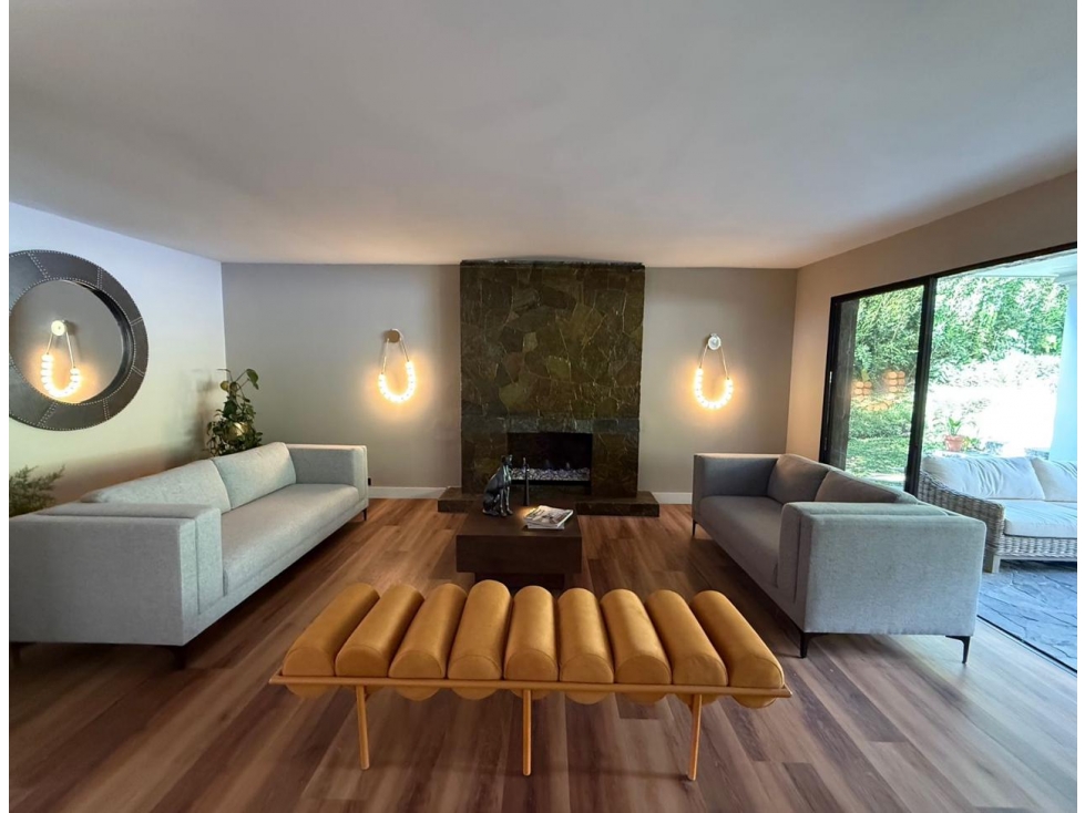 CONFORTABLE CASA EN VENTA POBLADO