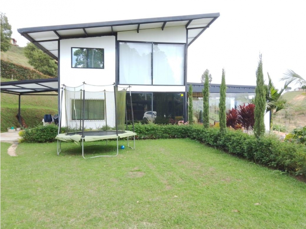 ENCANTADORA FINCA EN VENTA CERCA A LA AUTOPISTA MEDELLÍN BOGOTÁ