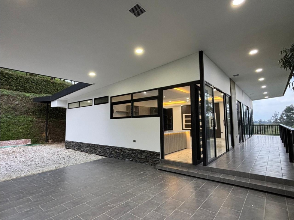 HERMOSA FINCA EN VENTA CERCA AL AEROPUERTO RIONEGRO