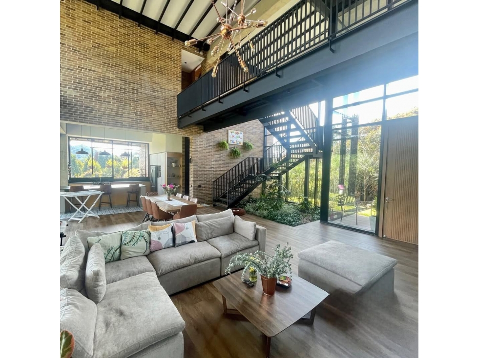 CONFORTABLE CADA EN VENTA ALTO DE PALMAS — foto 2