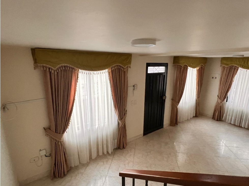HERMOSA CASA ESQUINERA EN VENTA CON PROYECCIÓN COMERCIAL — foto 3