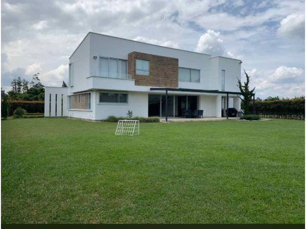 EXCLUSIVA FINCA DE LUJO EN VENTA LLANOGRANDE
