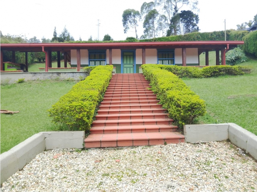 ENCANTADORA FINCA EN VENTA GUARNE CERCA A LA AUTOPISTA