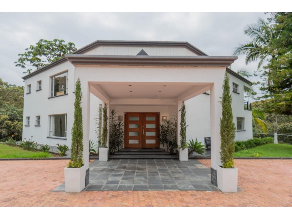 ESPECTACULAR CASA CAMPESTRE LUXURY EN VENTA EL RETIRO