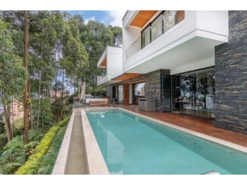 CONFORTABLE CASA EN VENTA LA CALERA POBLADO MEDELLIN