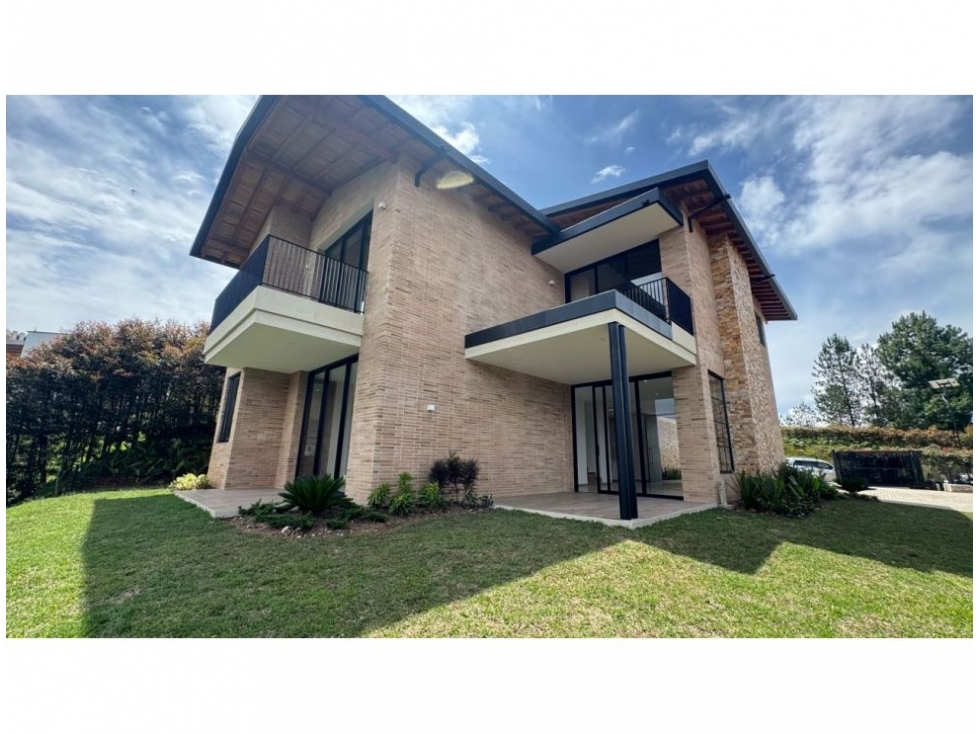 ESPECTACULAR CASA CAMPESTRE CON INIGUALABLE VISTA EN VENTA EL RETIRO