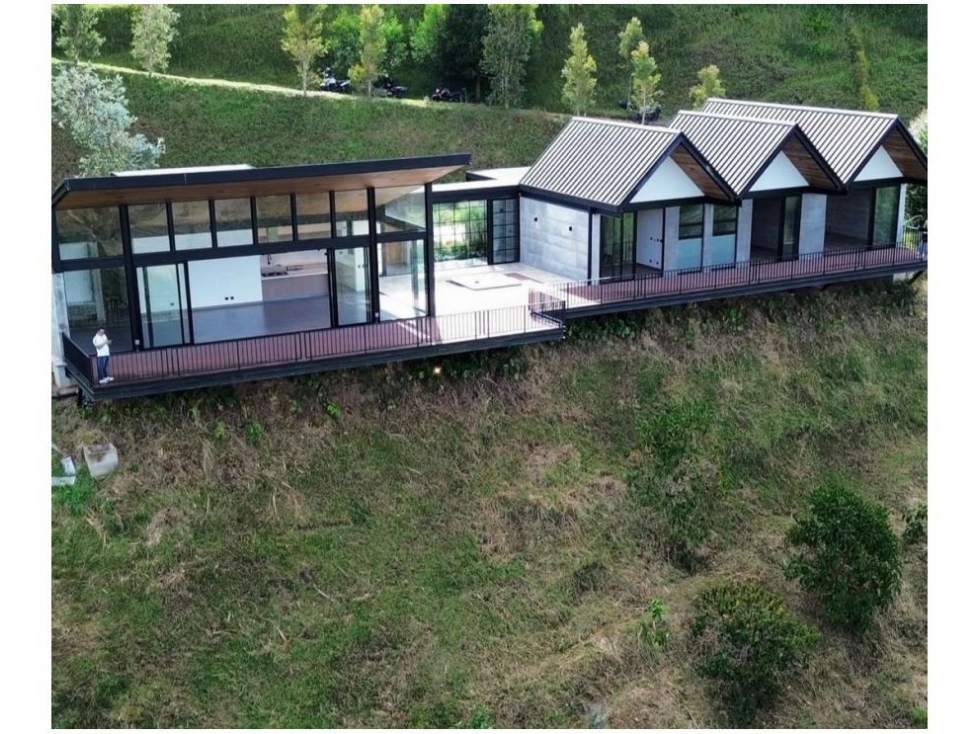 ESPECTACULAR CASA CAMPESTRE EN VENTA EL RETIRO