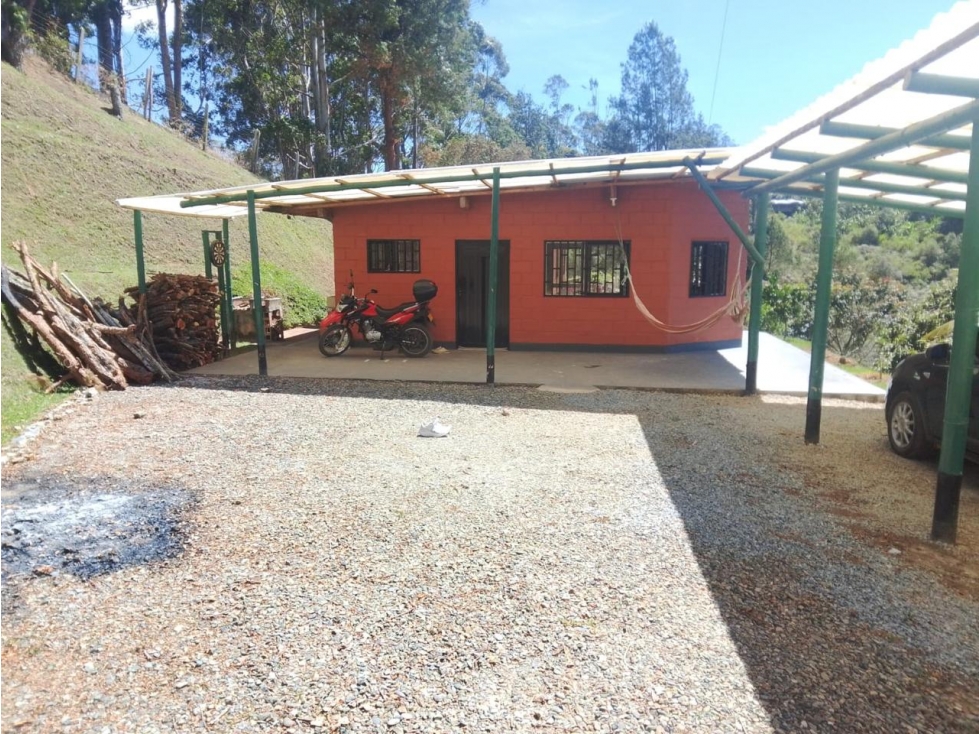 EN VENTA ESPECTACULAR FINCA EN SAN VICENTE CERCA A LA AUTOPISTA