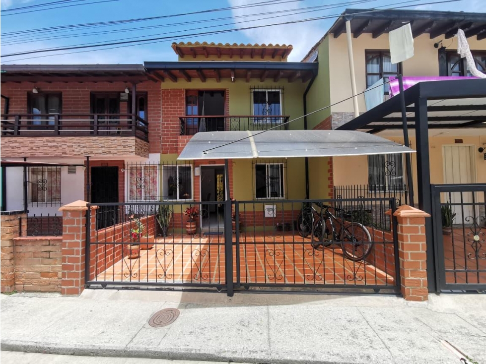 HERMOSA CASA EN VENTA LA CEJA