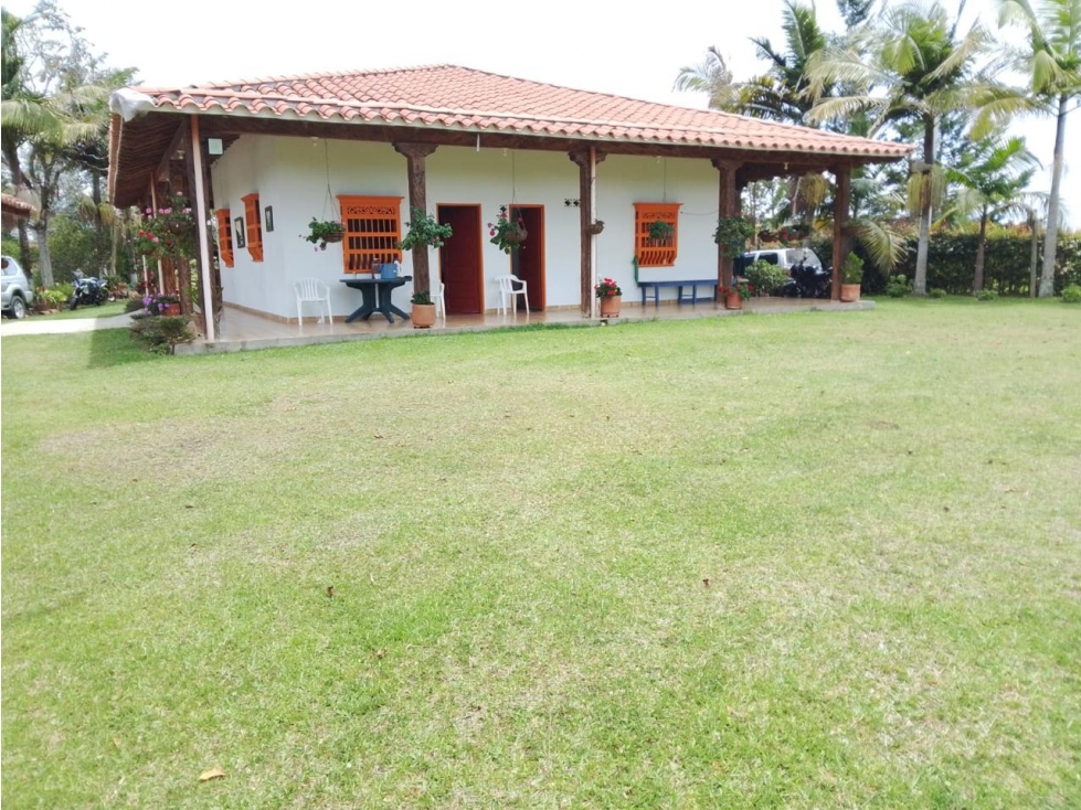 ESPECTACULAR FINCA TRADICIONAL EN VENTA CERCA A LA AUTOPISTA