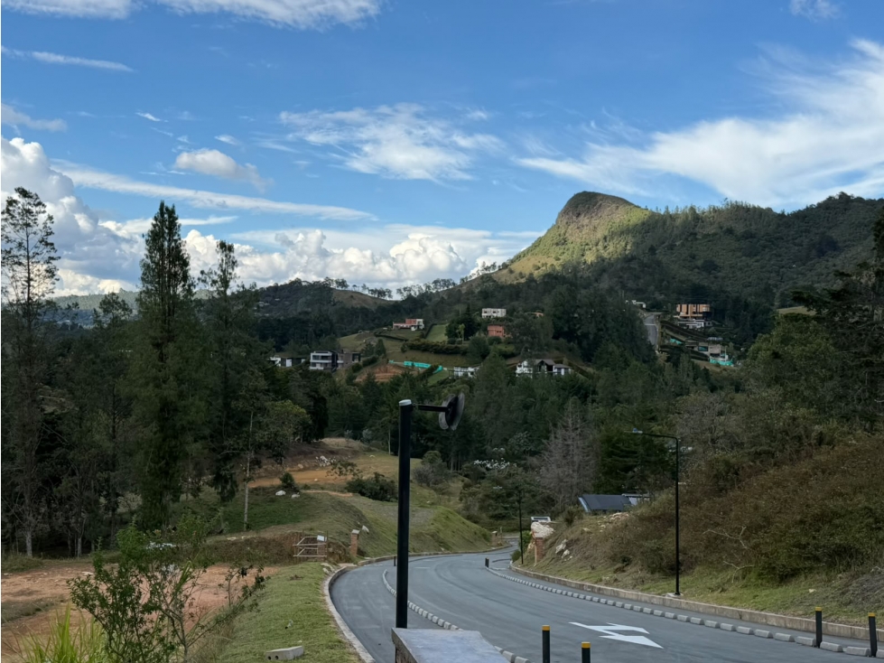 HERMOSO LOTE EN VENTA EN PARCELACIÓN EL RETIRO