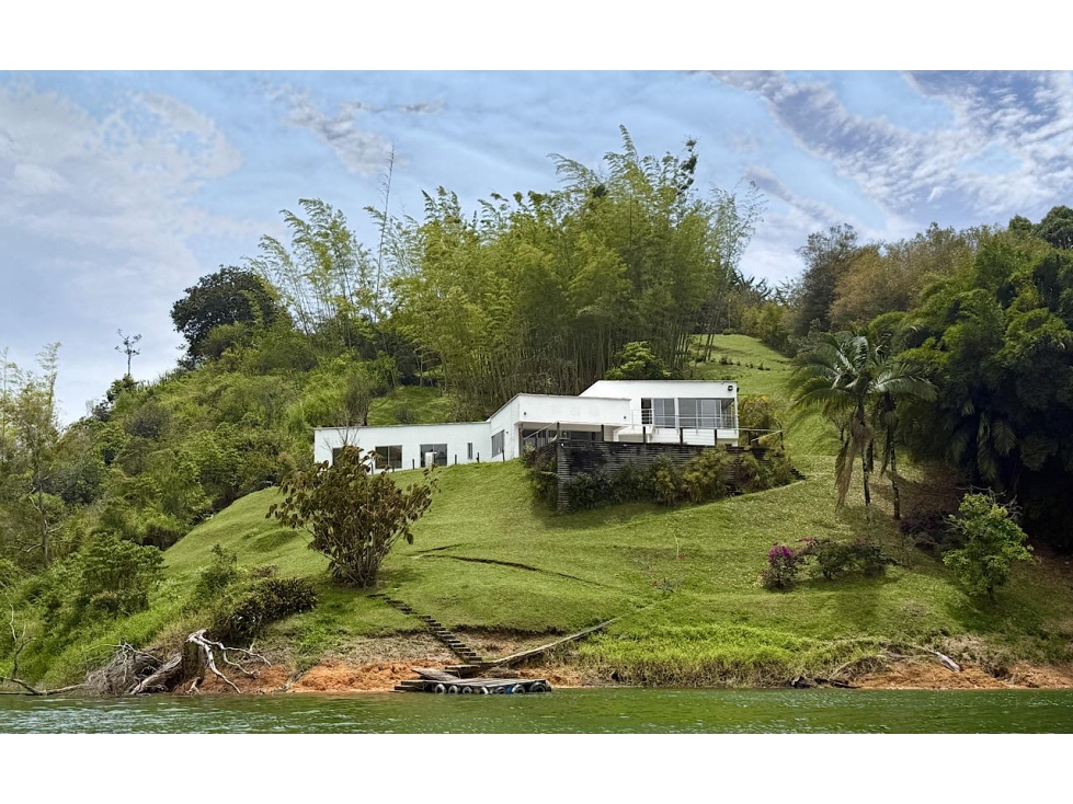 EXCLUSIVA FINCA EN VENTA EL PEÑOL CON SALIDA DIRECTA AL EMBALSE - 2