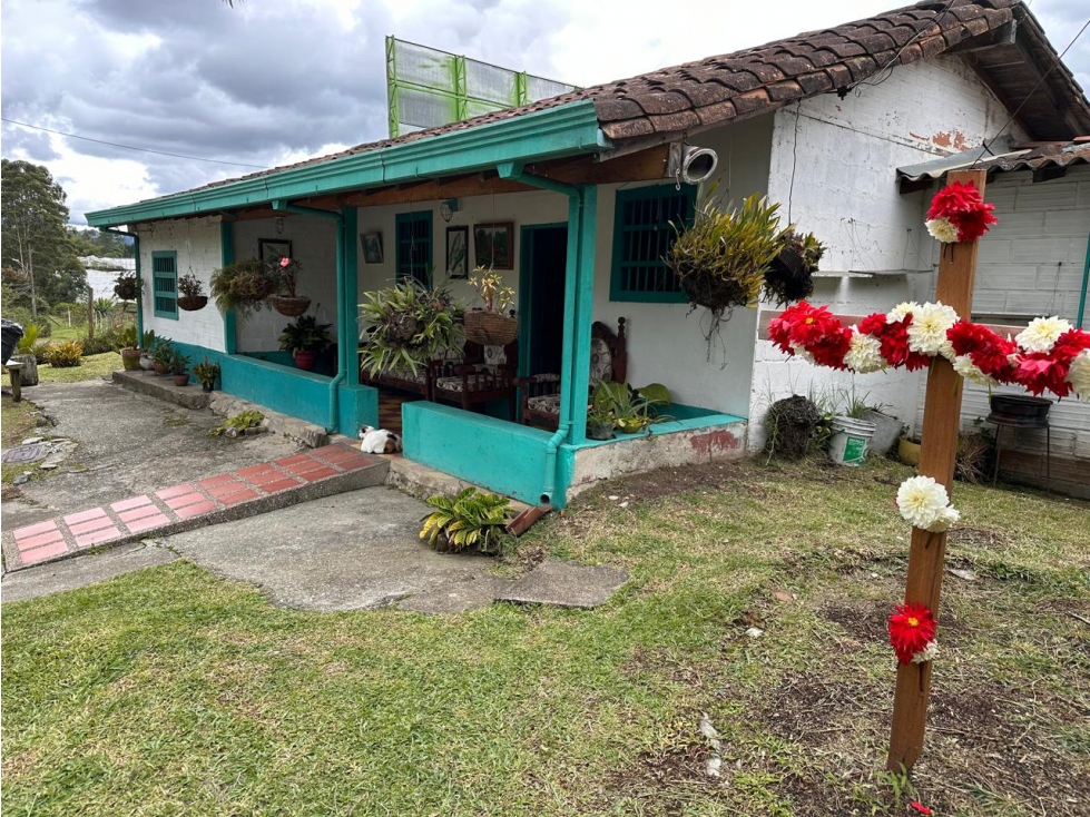 ENCANTADOR CASA LOTE EN VENTA USO INDUSTRIAL SECTOR AEROPUERTO — foto 4