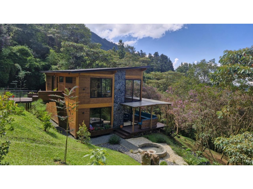 HERMOSA CASA CAMPESTRE EN VENTA ENVIGADO