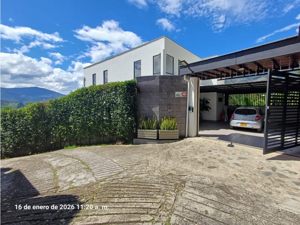 ENCANTADORA CASA CAMPESTRE EN VENTA COPACABANA