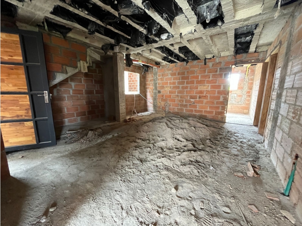 HERMOSA CASA DE TRES PLANTAS EN VENTA LA UNIÓN — foto 2