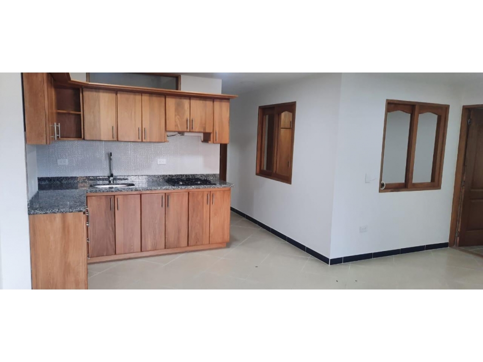 LINDA CASA PRIMER NIVEL EN VENTA EL CARMEN DE VÍBORAL — foto 4