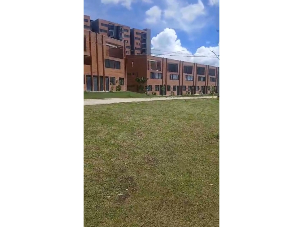 CONFORTABLE CASA EN VENTA EL CARMEN DE VIBORAL