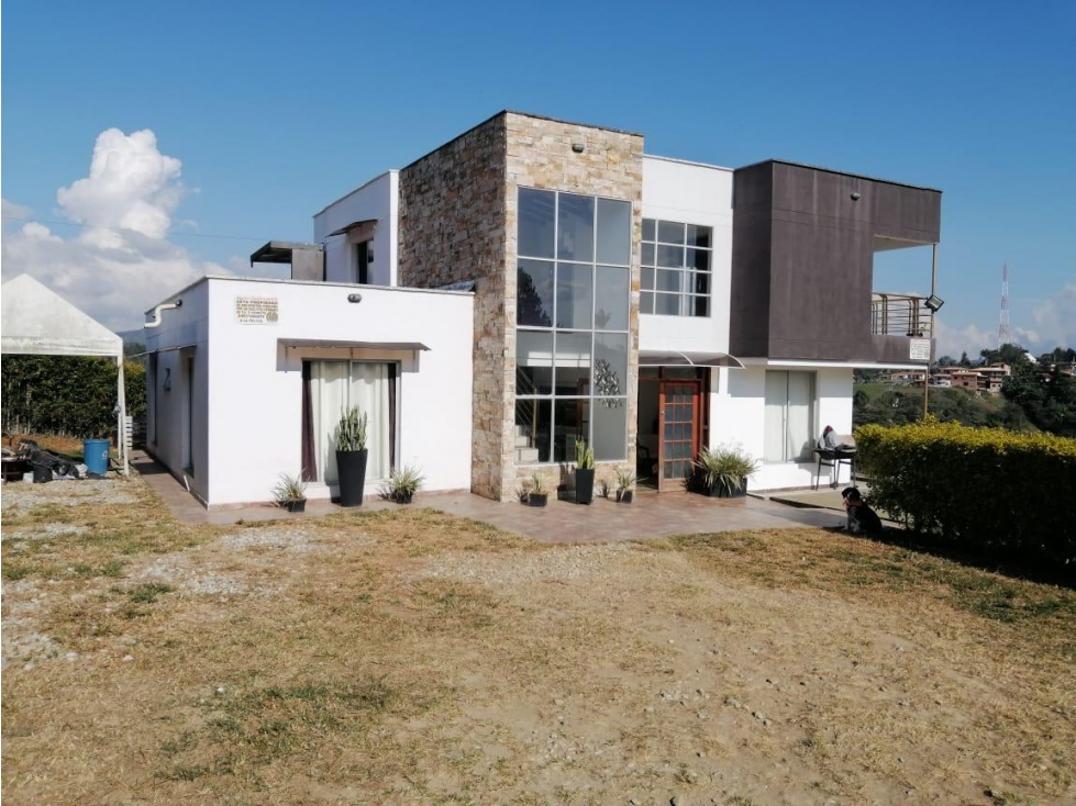 ENCANTADORA FINCA EN VENTA MARINILLA — foto 3