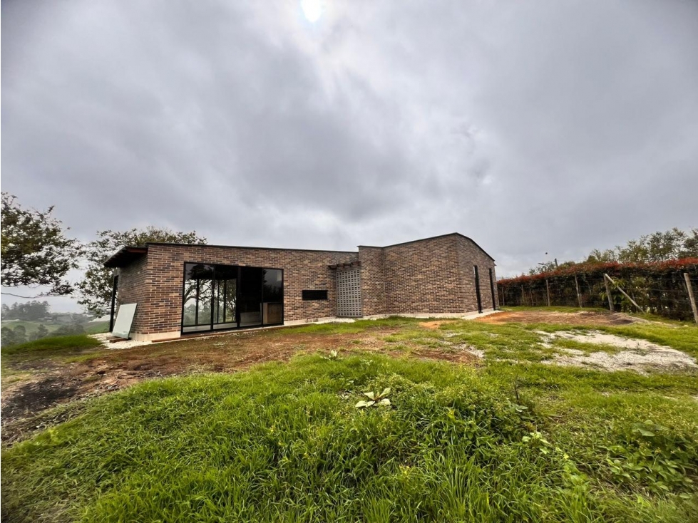 LINDA CASA FINCA CON HERMOSA VISTA EN VENTA EL CARMEN DE VIBORAL — foto 2