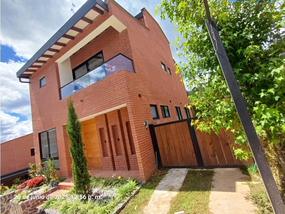 HERMOSA CASA EN VENTA EN EL RETIRO DENTRO DE UNIDAD