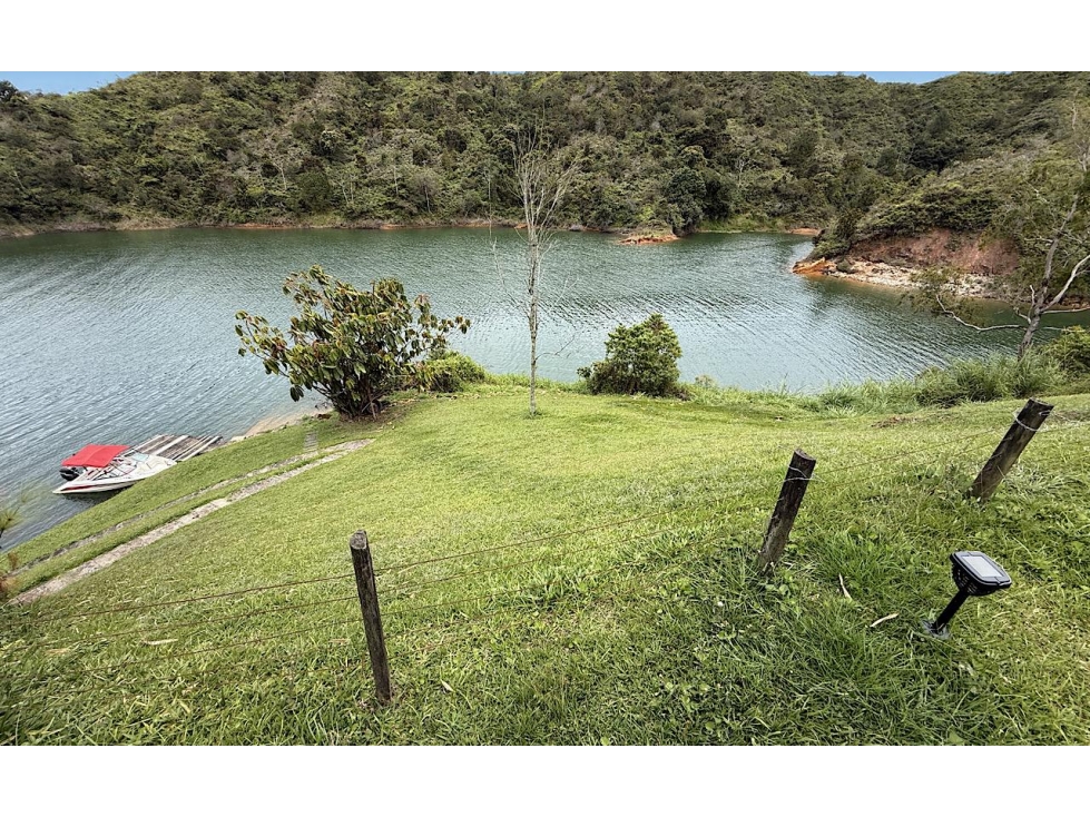 EXCLUSIVA FINCA EN VENTA EL PEÑOL CON SALIDA DIRECTA AL EMBALSE - 4
