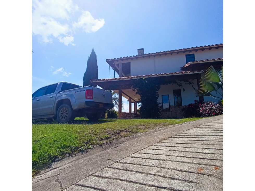 INCREÍBLE FINCA EN EL CAMPO VÍA EL CARMEN DE VIBORAL — foto 2