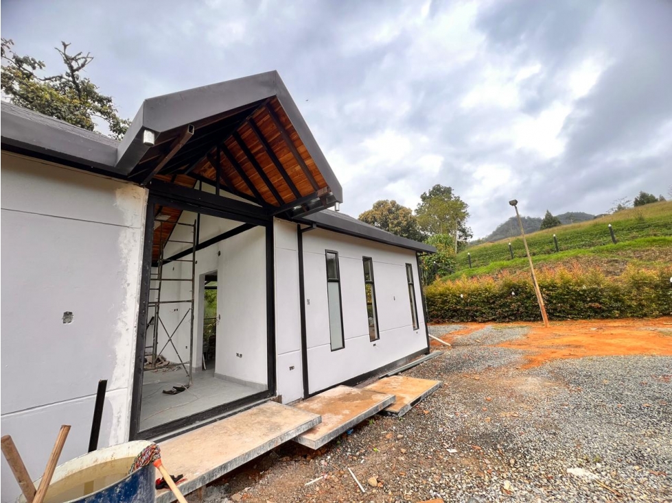HERMOSA CASA FINCA NUEVA EN VENTA EN LA VEREDA POTENZUELA DE RIONEGRO — foto 2