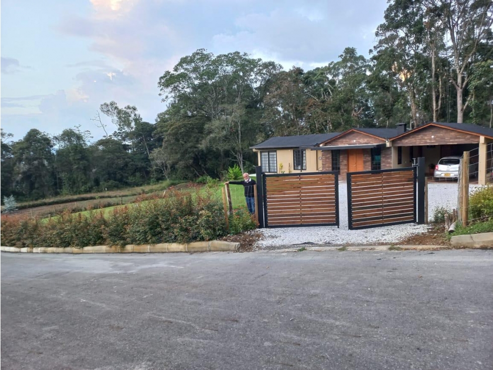 ENCANTADORA FINCA DE LUJO EN VENTA LA CEJA. HERMSOA VISTA Y VECINDARIO — foto 6