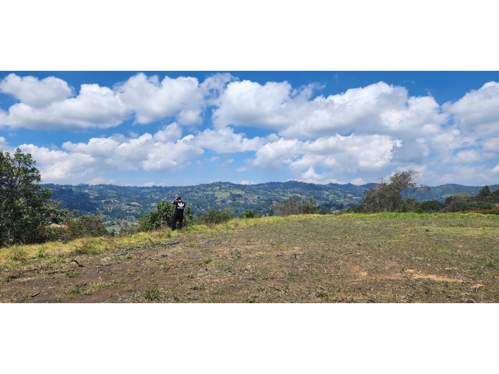 HERMOSO LOTE CAMPESTRE EN VENTA CON ESPECTACULAR VISTA GUARNE