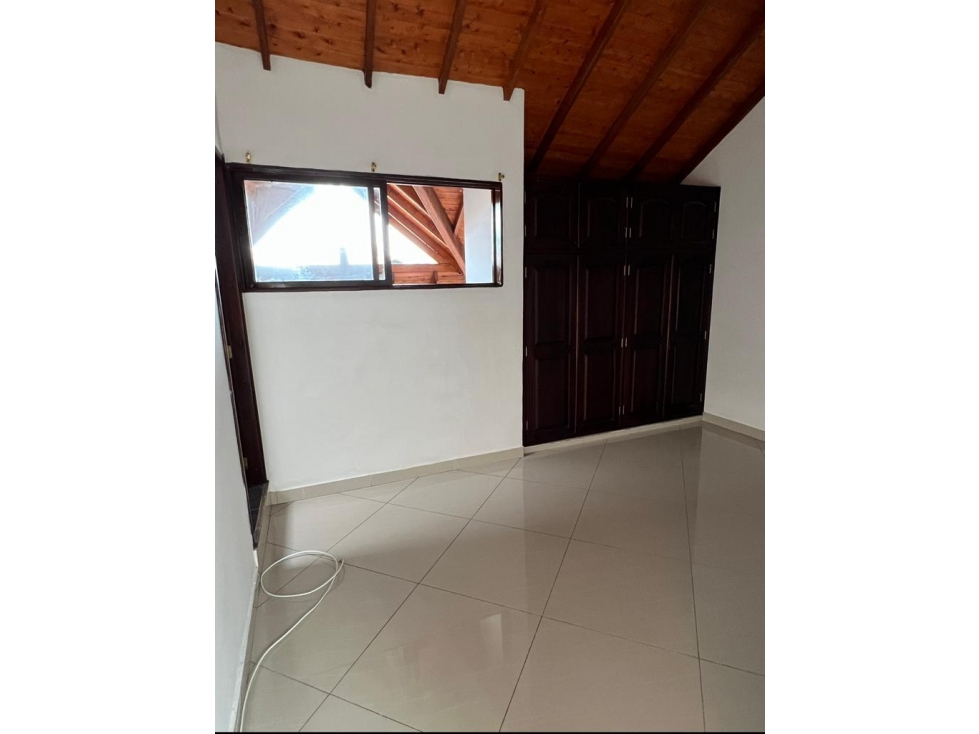 LINDA CASA CON MANSARDA EN VENTA EL PORVENIR — foto 5