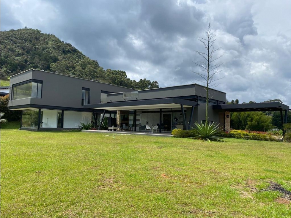 ENCANTADORA FINCA EN VENTA LLANOGRANDE