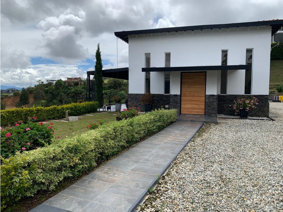 LINDA FINCA EN VENTA CERCA AL AEROPUERTO