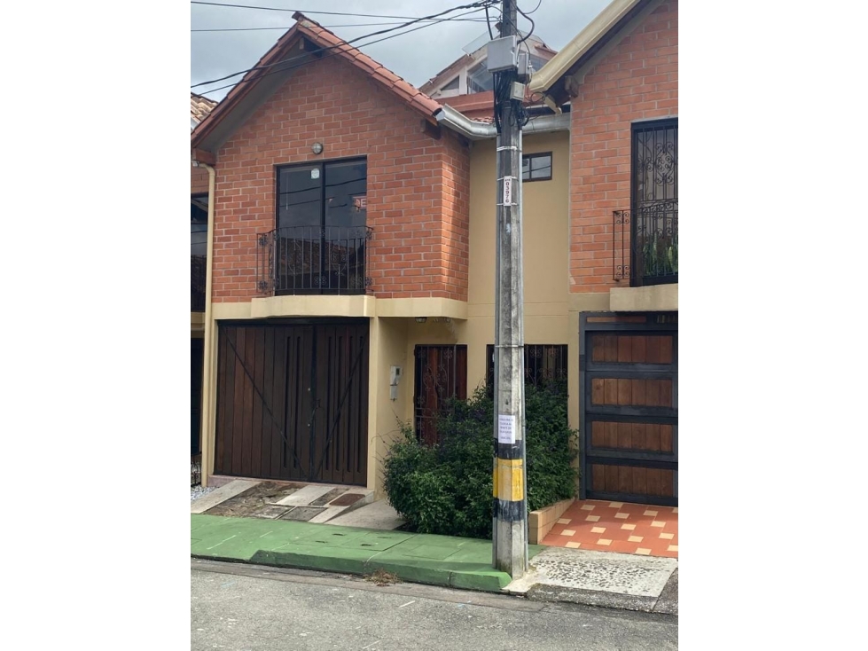 HERMOSA CASA EN VENTA EN RIONEGRO, SECTOR SAN ANTONIO