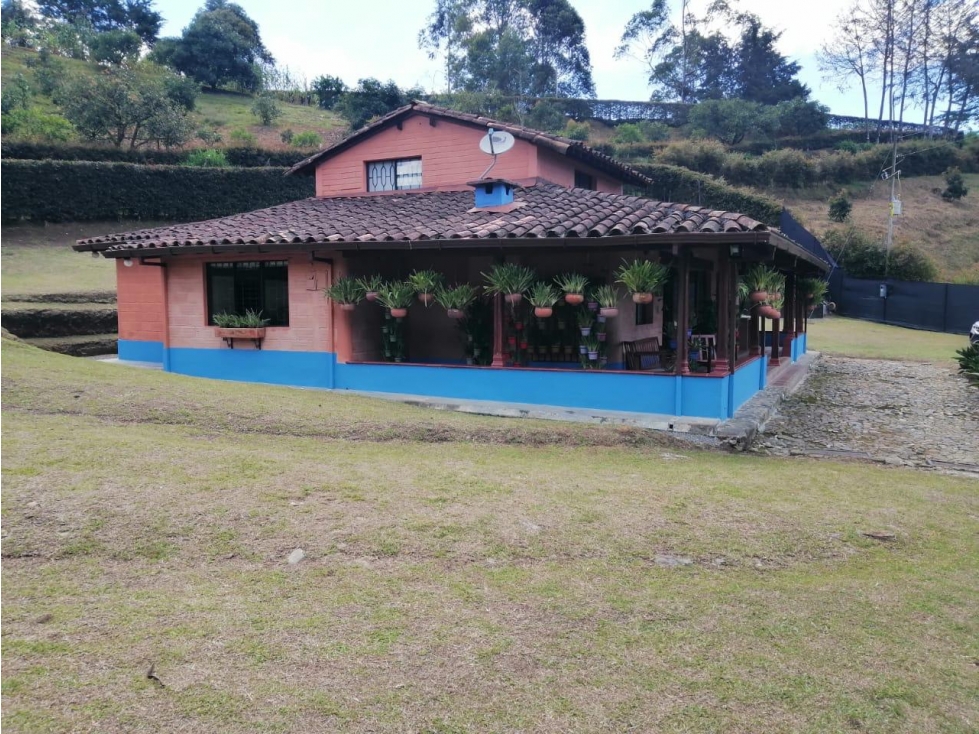 ENCANTADORA FINCA EN VENTA CERCA A LA AUTOPISTA — foto 4