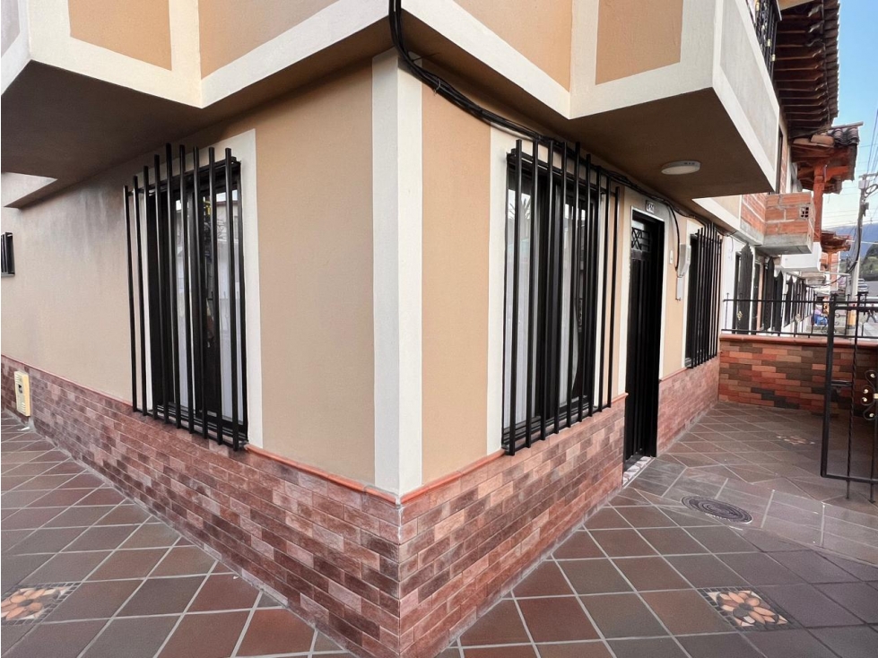 HERMOSA CASA ESQUINERA EN VENTA CON PROYECCIÓN COMERCIAL