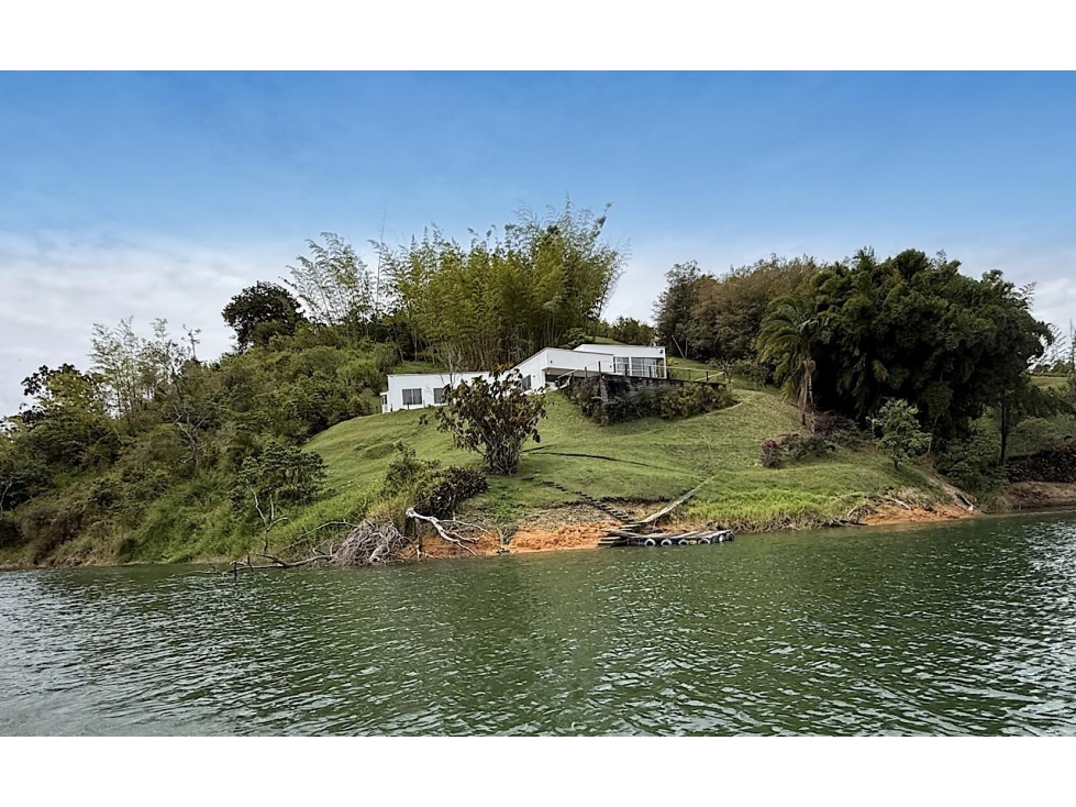 EXCLUSIVA FINCA EN VENTA EL PEÑOL CON SALIDA DIRECTA AL EMBALSE - 3